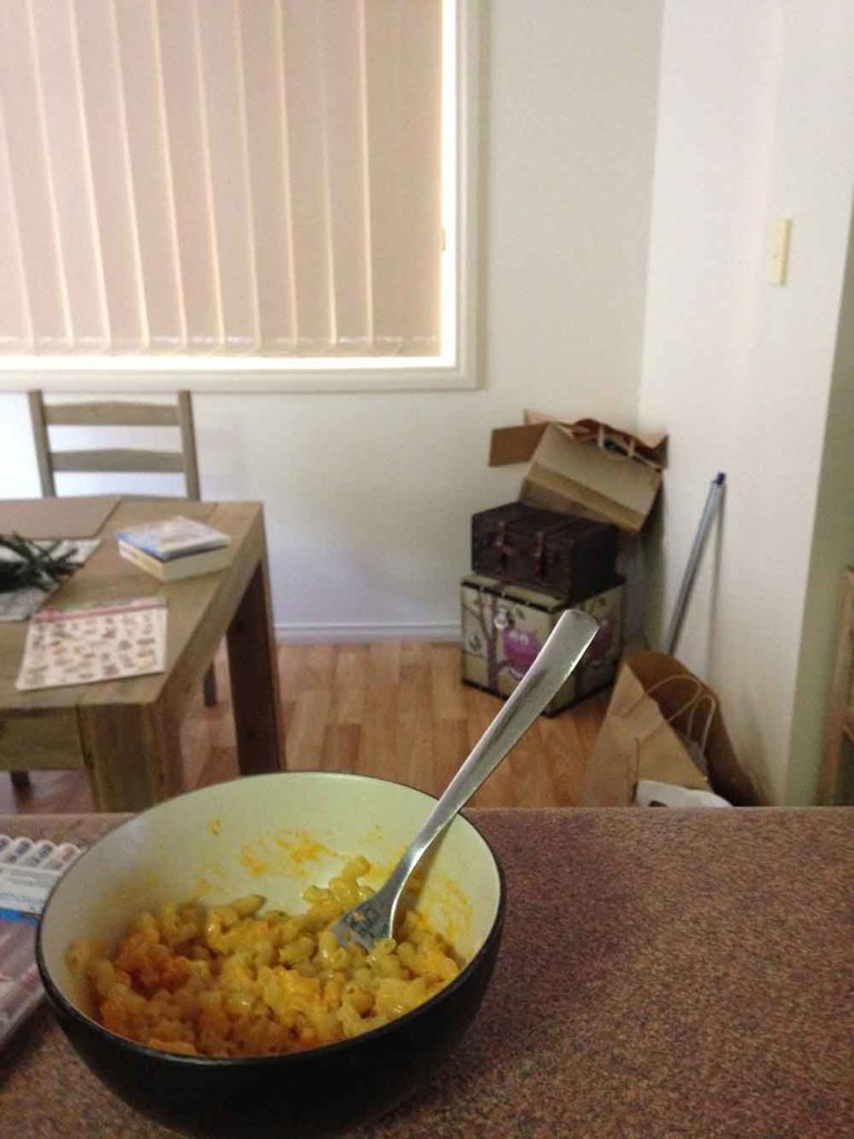 A bowl of macaroni and cheese made with goon