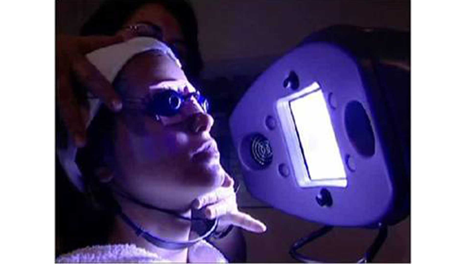 blue_light_acne_phototherapy_iclear Australian Boxed Wine